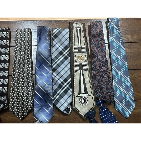 Lot of 16 Neck Ties Neck Tie Mixed Silk & Poly  3-Handkerchiefs Pocket Squares - Picture 5 of 12